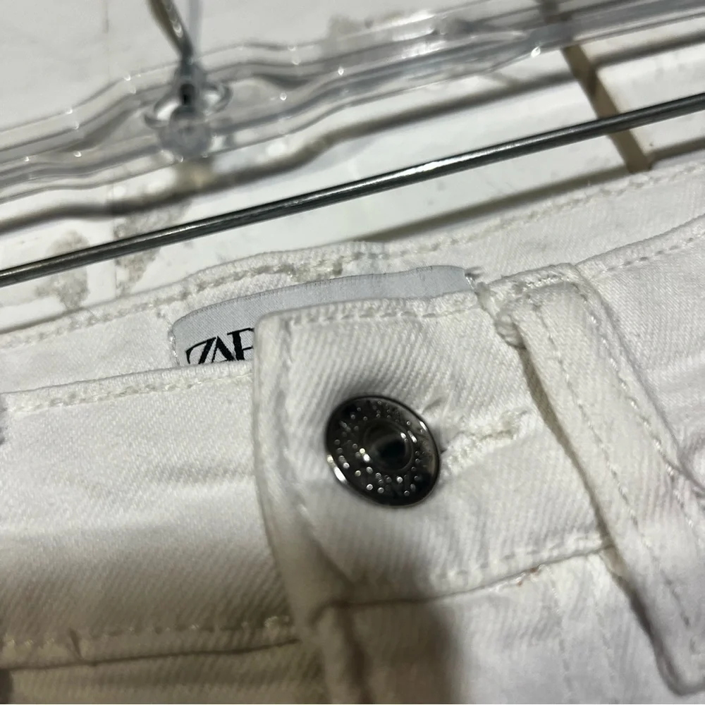 Zara Jeans High Rise White Frayed Women’s Size 2